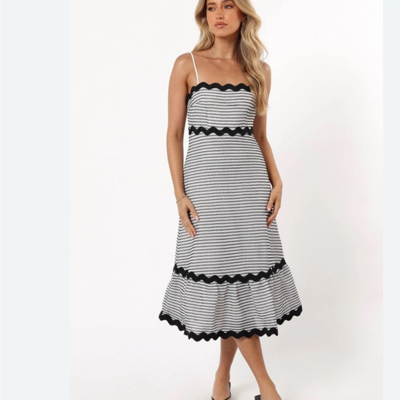 Petal & Pup SAVVY MIDI DRESS - BLACK/WHITE SIZE S - Picture 1 of 16
